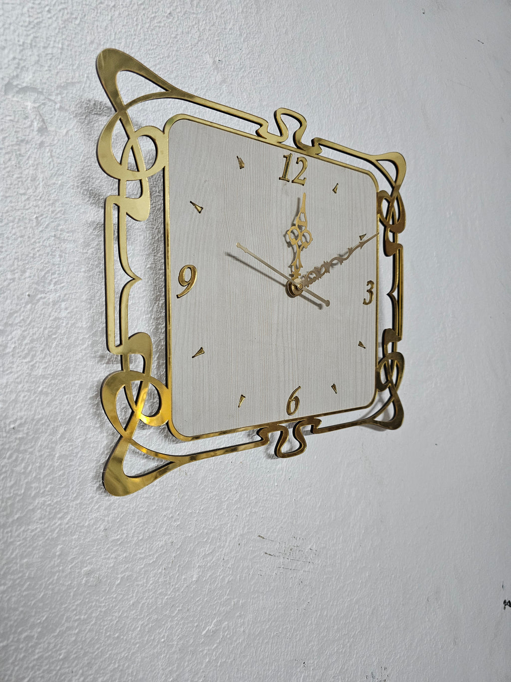Modern Design Wall Watch